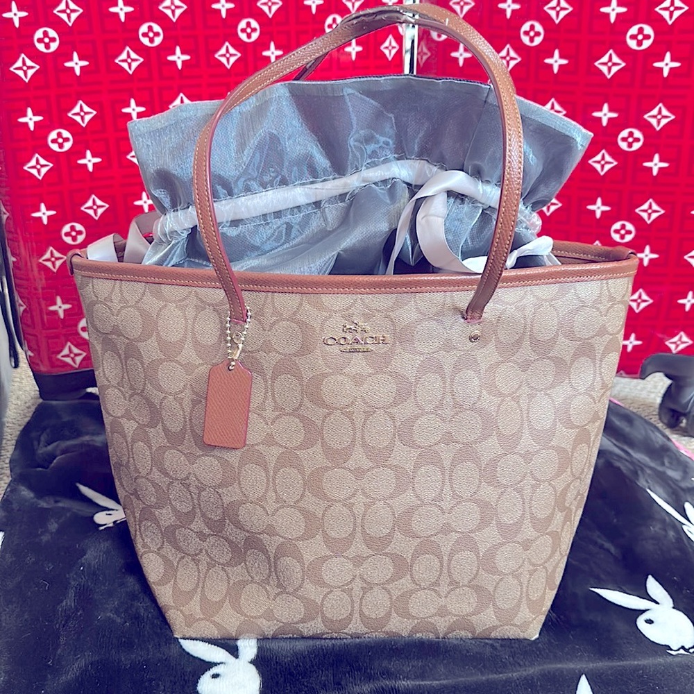 ✨Coach Signature Monogram purse